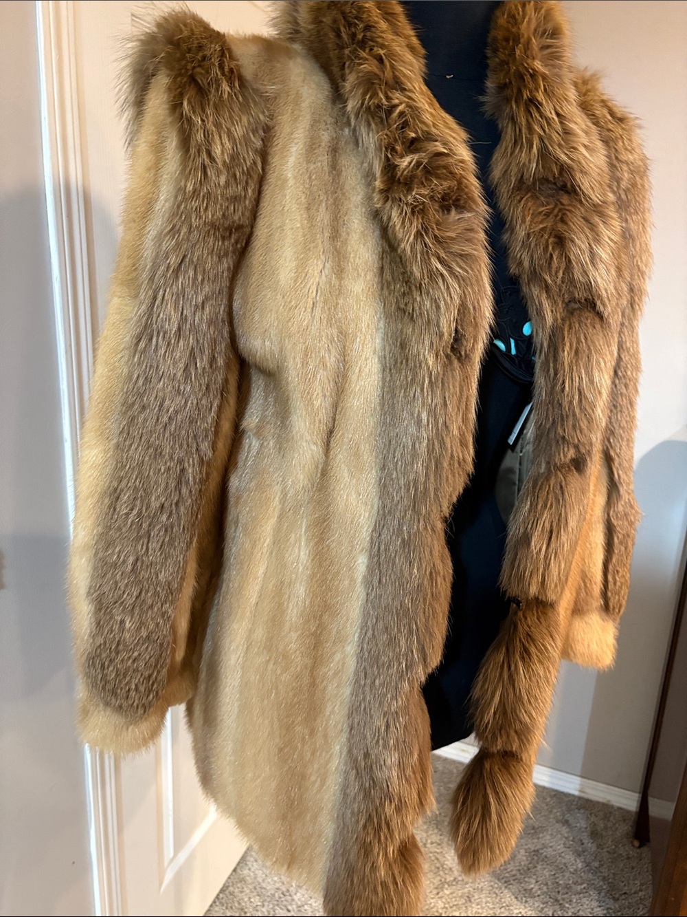 Luxury Women's Fur Coat - Tan/Brown mink and fox trim. 2B - Picture 3 of 16